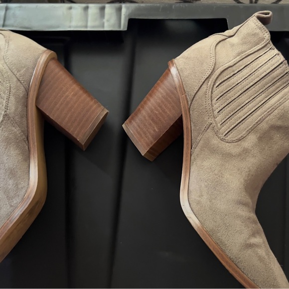 NWT - Picture 2 of 4